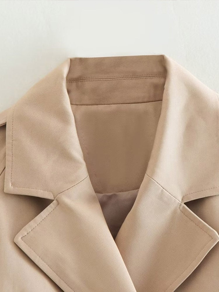 Dames Beige Cropped Trenchcoat met Dubbele Sluiting