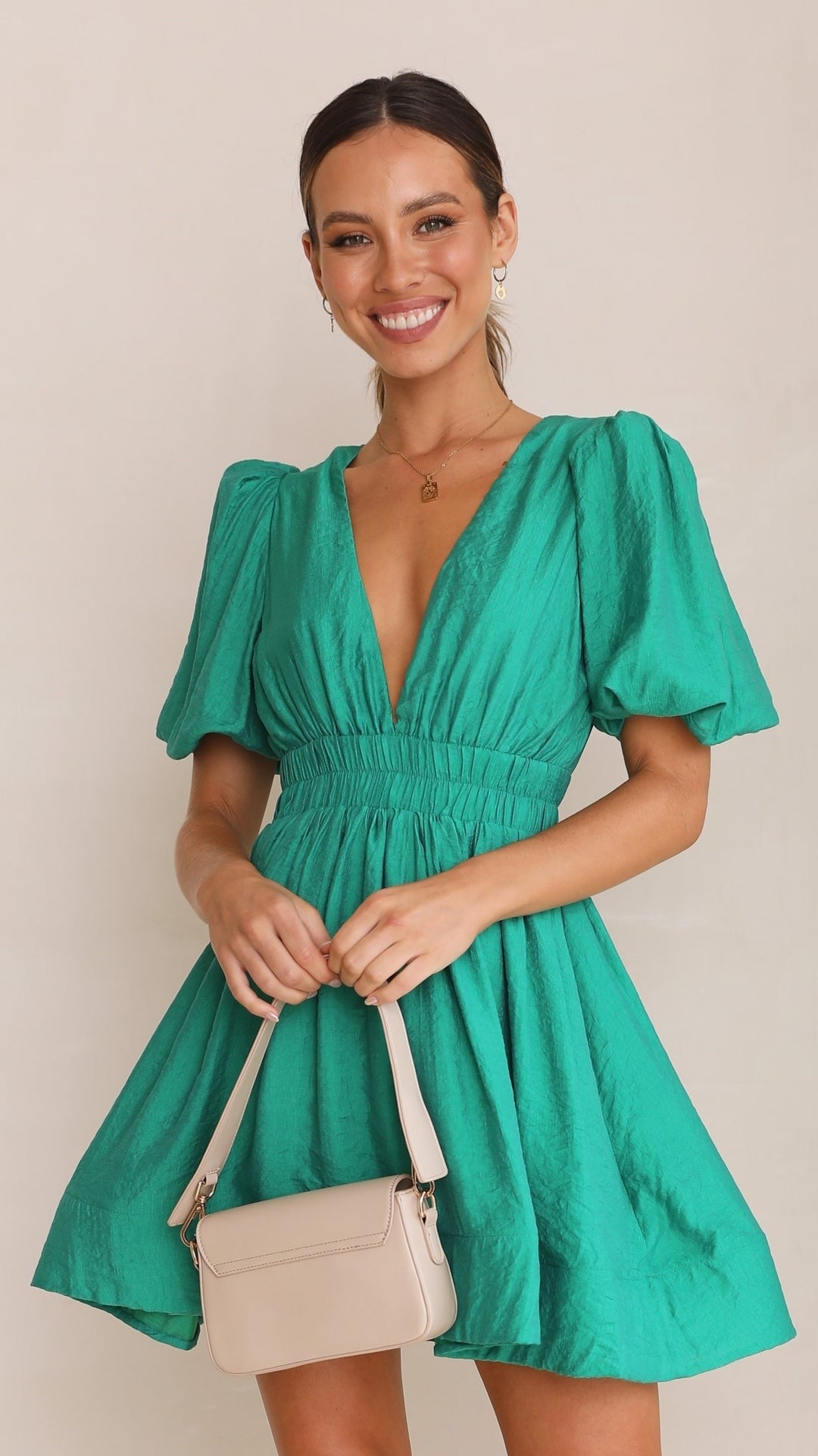 Dames Jurk – Korte Pofmouwen – Vierkante Hals – Elastisch Model – Flared Mini Lengte