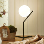 LumaSphere – Moderne LED Tafellamp met Sferische Witglazen Kap
