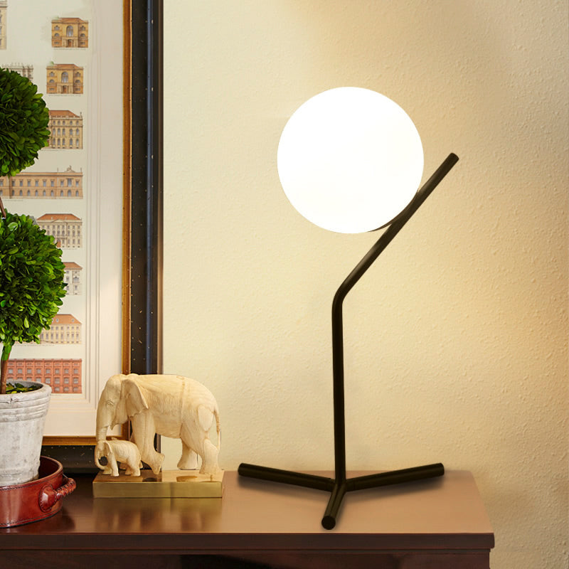 LumaSphere – Moderne LED Tafellamp met Sferische Witglazen Kap