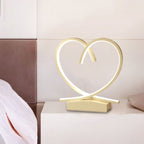 TimberLove – Houten LED Nachtkastje met Hart Accenten