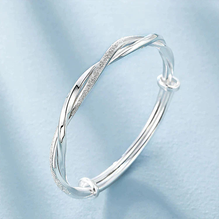 Stijlvolle Gevlochten Zilveren Armband voor Dames Met Uniek Verwarrend Patroon en Tijdloze Elegant Styling in Sterling Zilver