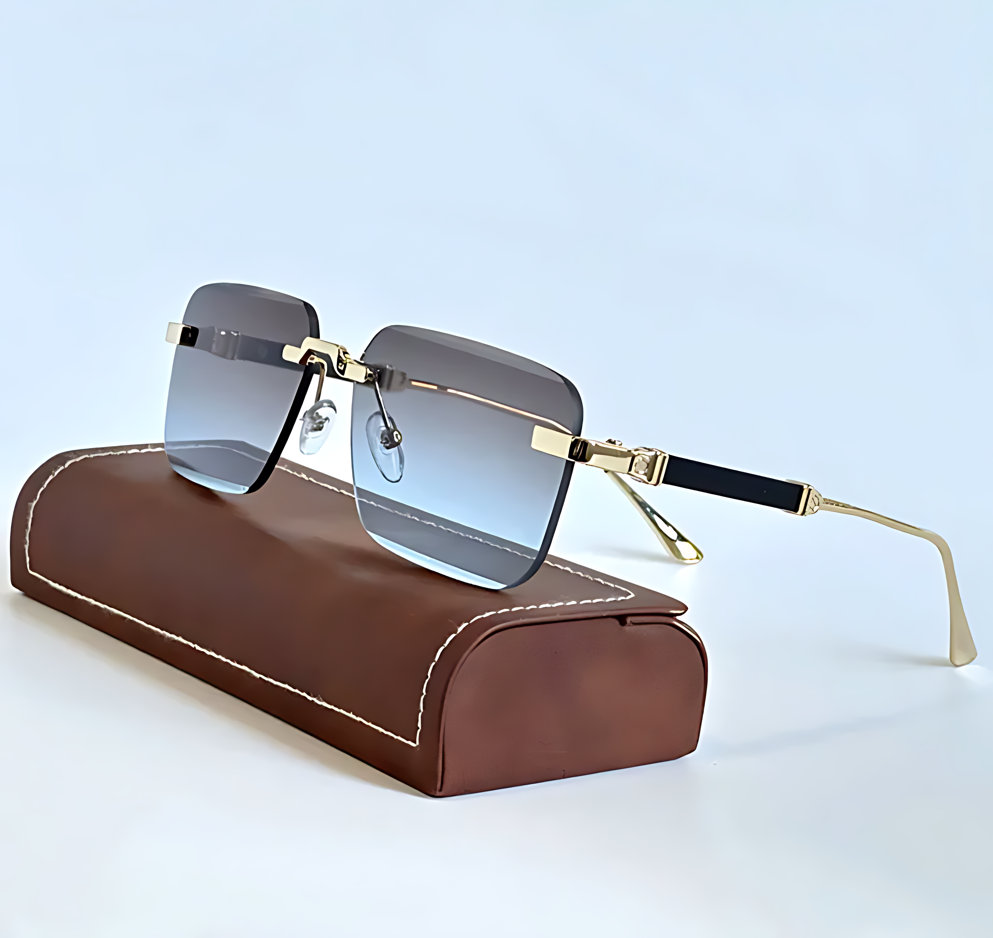 Lusso Visionnaire Rimloze Zonnebril Met Anti-Glare Groene Lenzen En Gouden Accenten