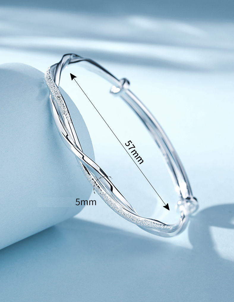 Stijlvolle Gevlochten Zilveren Armband voor Dames Met Uniek Verwarrend Patroon en Tijdloze Elegant Styling in Sterling Zilver