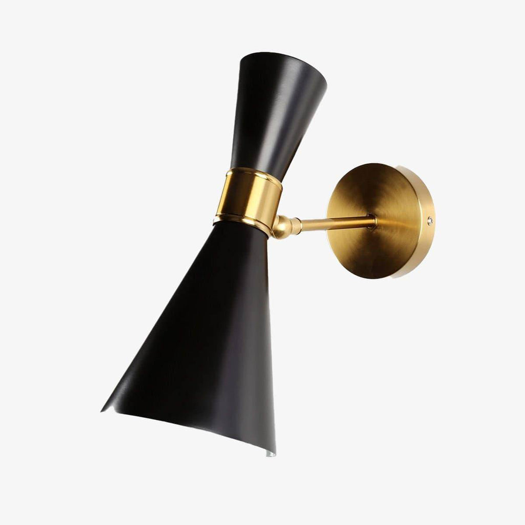 Design wandlamp met gouden LED en creatieve driehoekige lampenkap