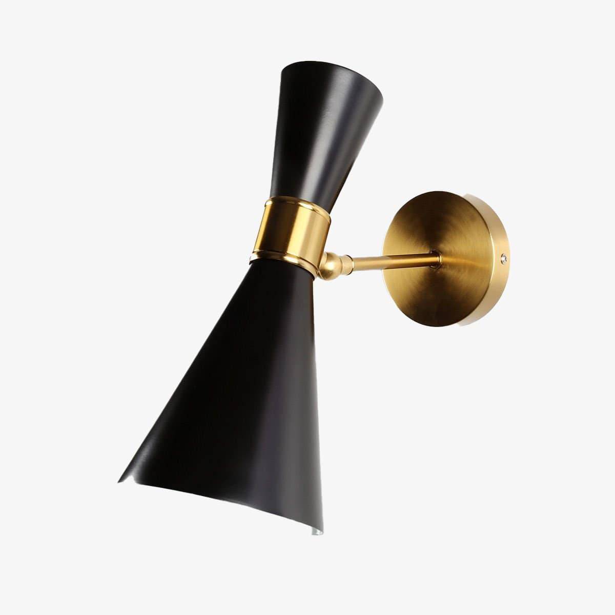 Design wandlamp met gouden LED en creatieve driehoekige lampenkap
