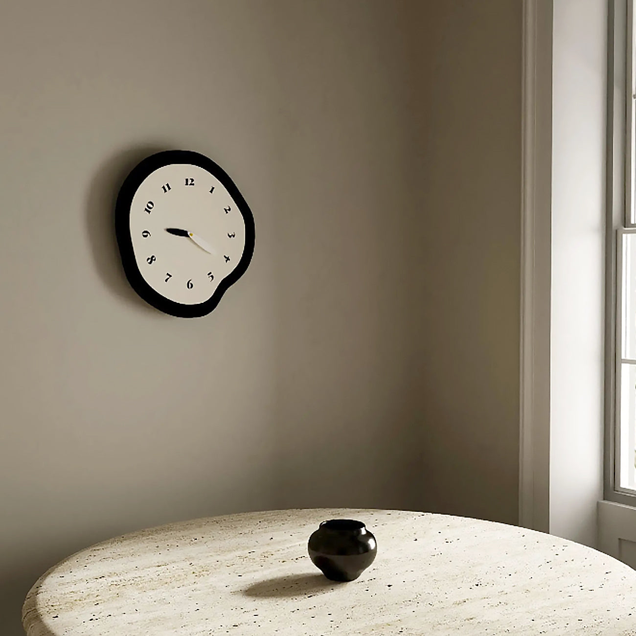 Abstract vervormde stille wandklok - modern minimalistisch slingerontwerp
