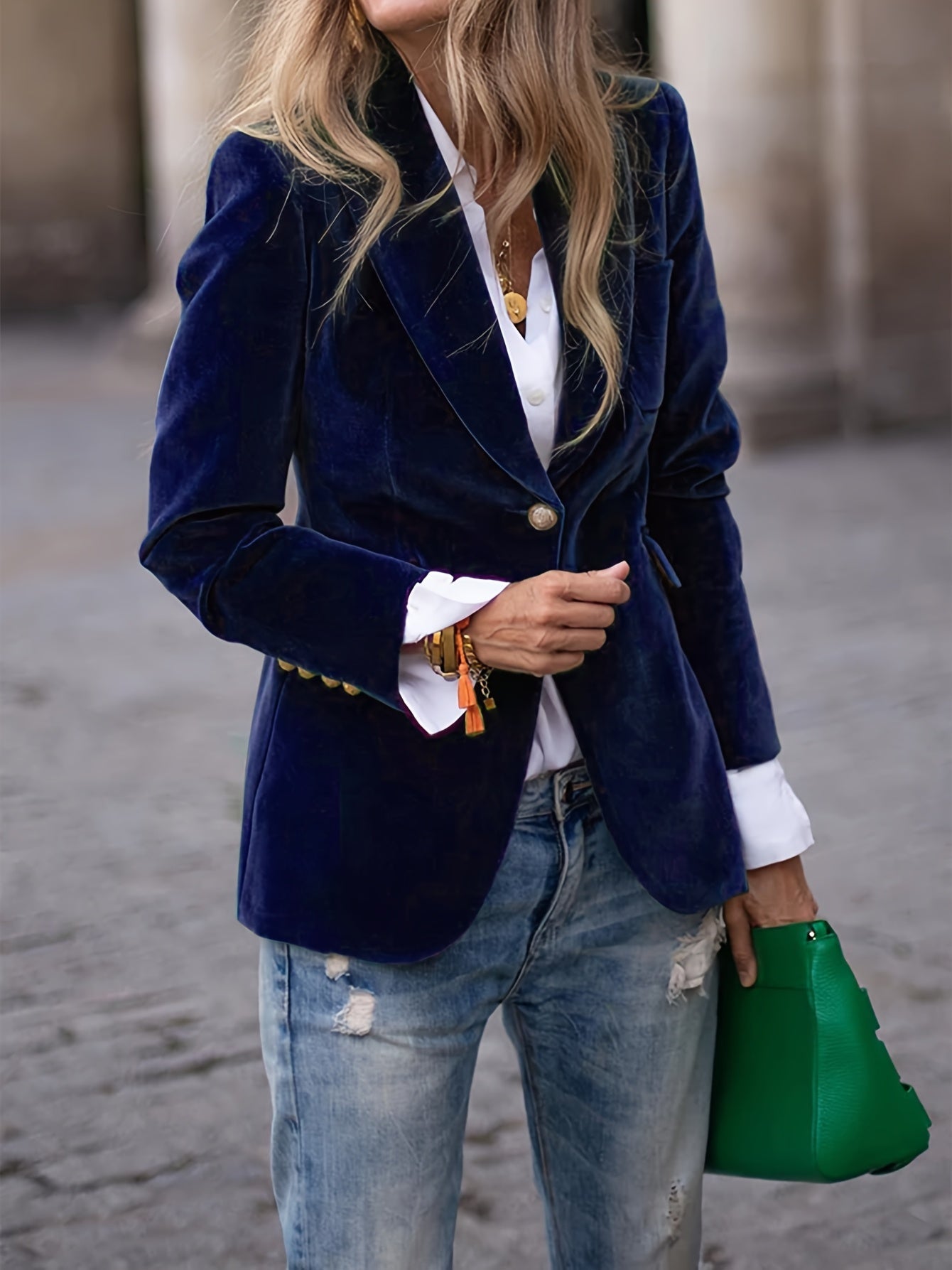 Addison - Fluwelen blazer met gouden knoopaccenten Tijdloze luxe met een modern randje 3