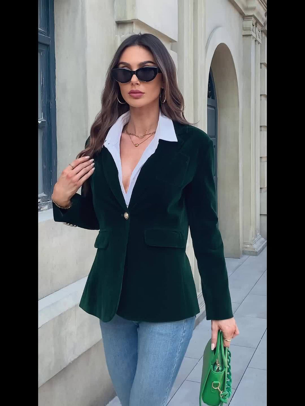 Addison - Fluwelen blazer met gouden knoopaccenten Tijdloze luxe met een modern randje 5