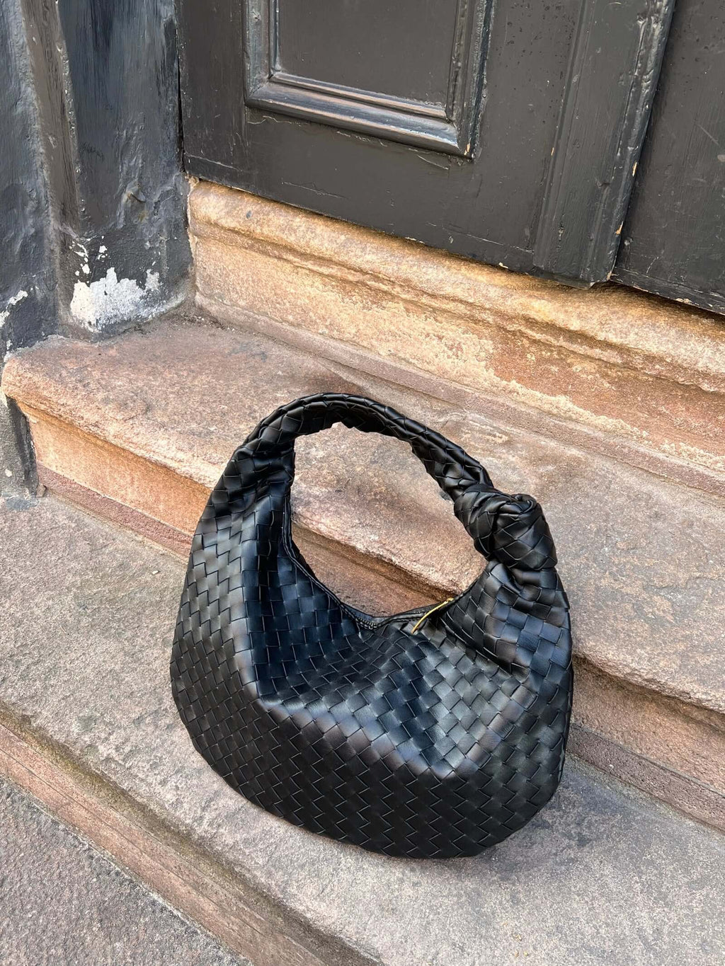 Gevlochten Knoop Nepleer Medium Tas Met Handvat Voor Elegant en Modern Gebruik