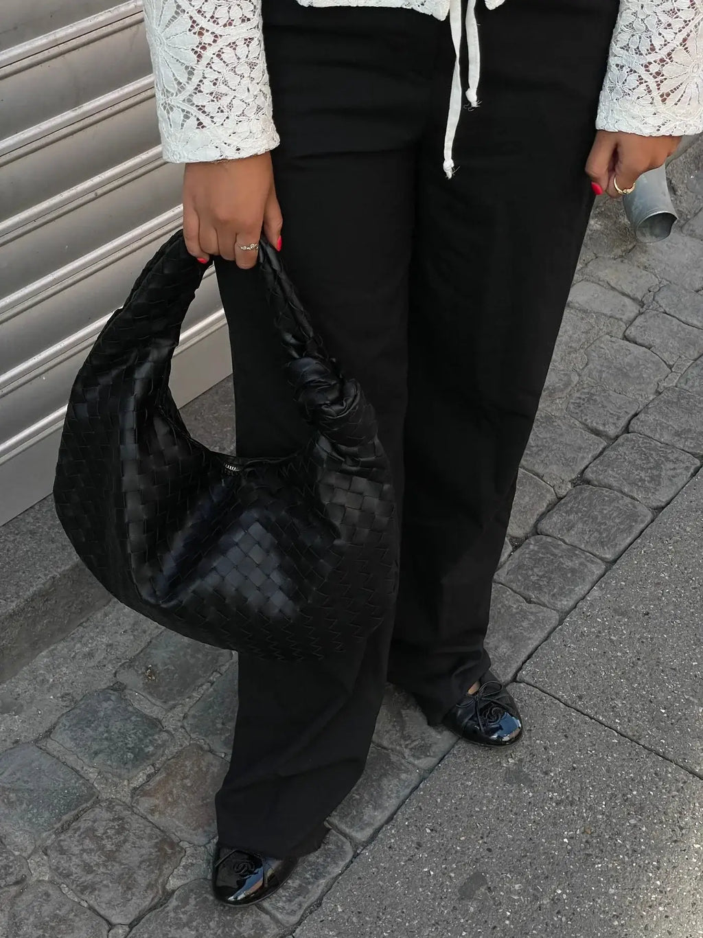 Gevlochten Knoop Nepleer Medium Tas Met Handvat Voor Elegant en Modern Gebruik