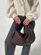 Gevlochten Knoop Nepleer Medium Tas Met Handvat Voor Elegant en Modern Gebruik