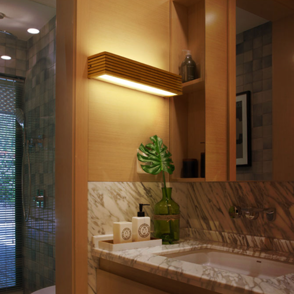 Rechthoekige LED wandlamp van hout Japan