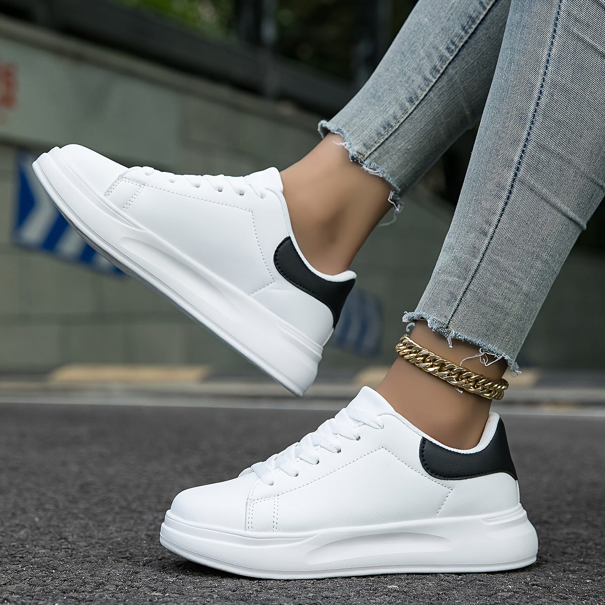 Dames strakke witte imitatieleren sneakers 1