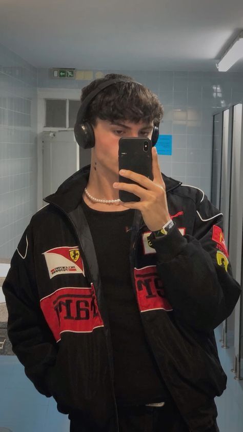 Vintage Ferrari Racer Jack voor Unisex met Sportieve Stijl en Duurzame Materialen voor Avontuurlijke Look