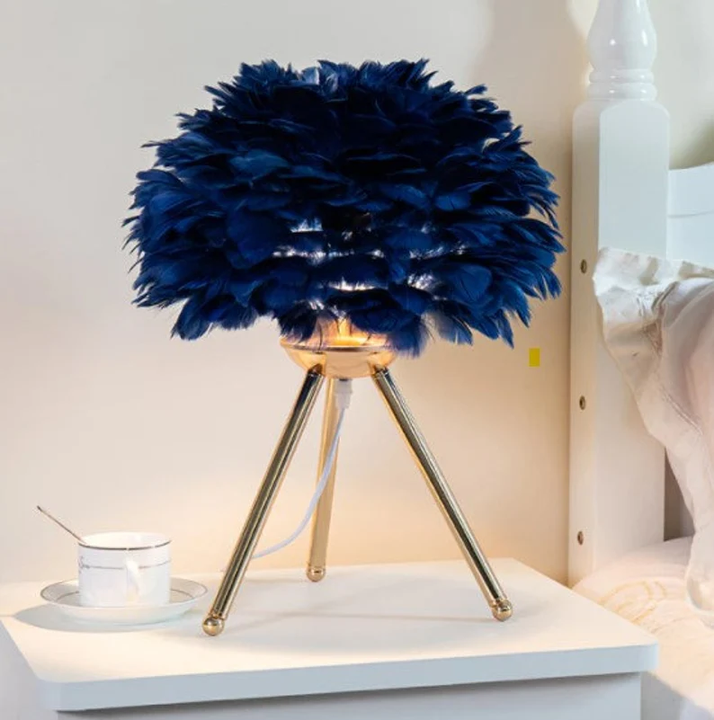 Feather Dimbare Tafellamp Met Luxe Veren Voor Gezellige Sfeer En Modern Interieur