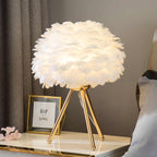 Feather Dimbare Tafellamp Met Luxe Veren Voor Gezellige Sfeer En Modern Interieur