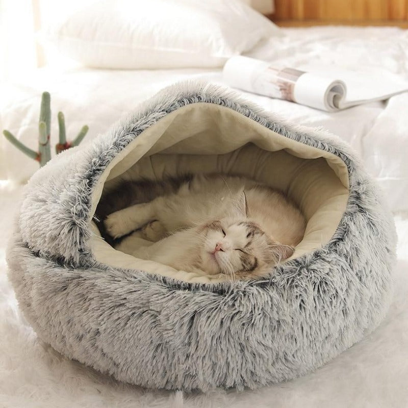 Ronde, rustgevende kattengrot van pluche