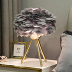 Feather Dimbare Tafellamp Met Luxe Veren Voor Gezellige Sfeer En Modern Interieur