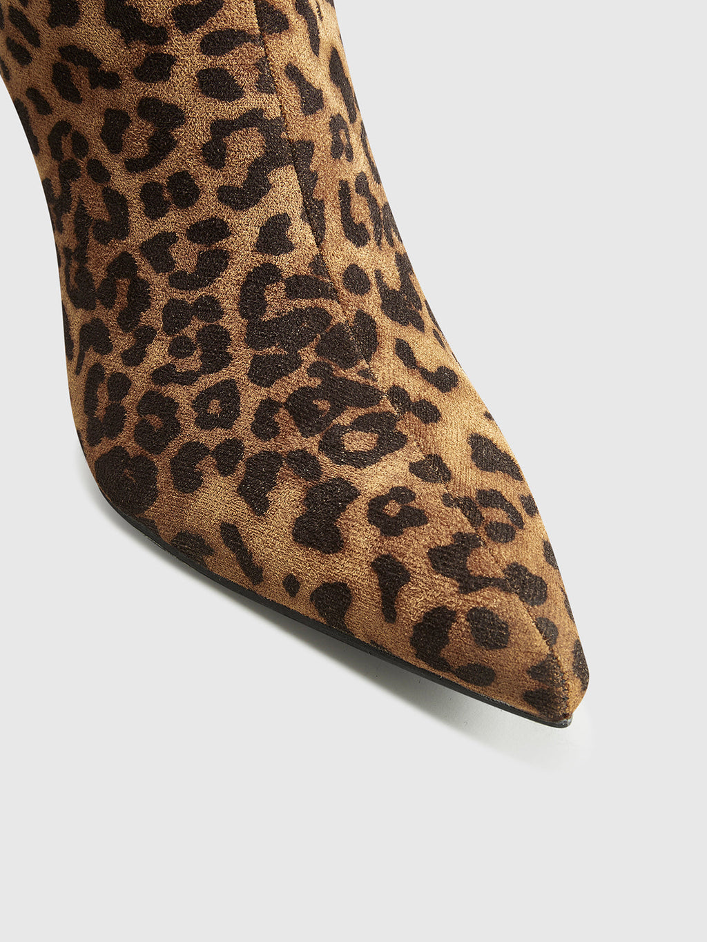 Leopardprint Kniehoge Laarzen voor Vrouwen met Puntige Neus en Middelhak – Stijlvol & Comfortabel