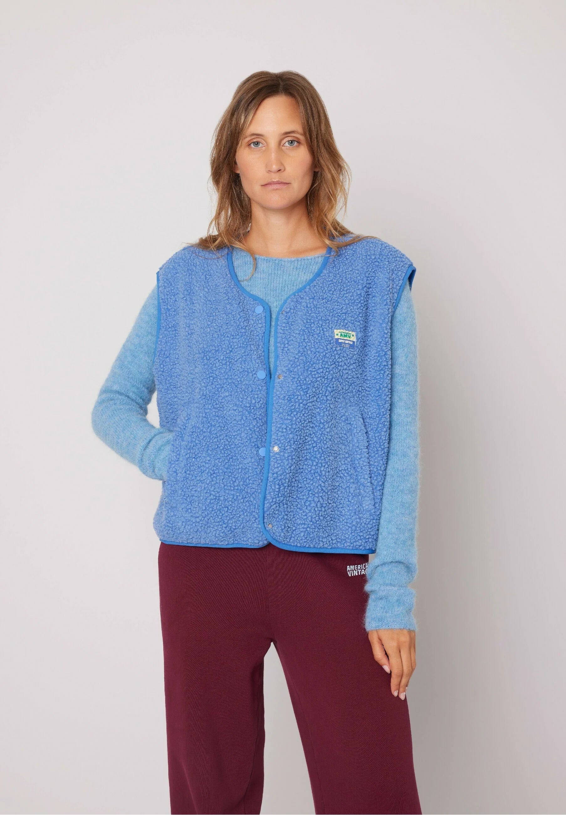 Mouwloos damesvest met drukknopen en ronde hals 5