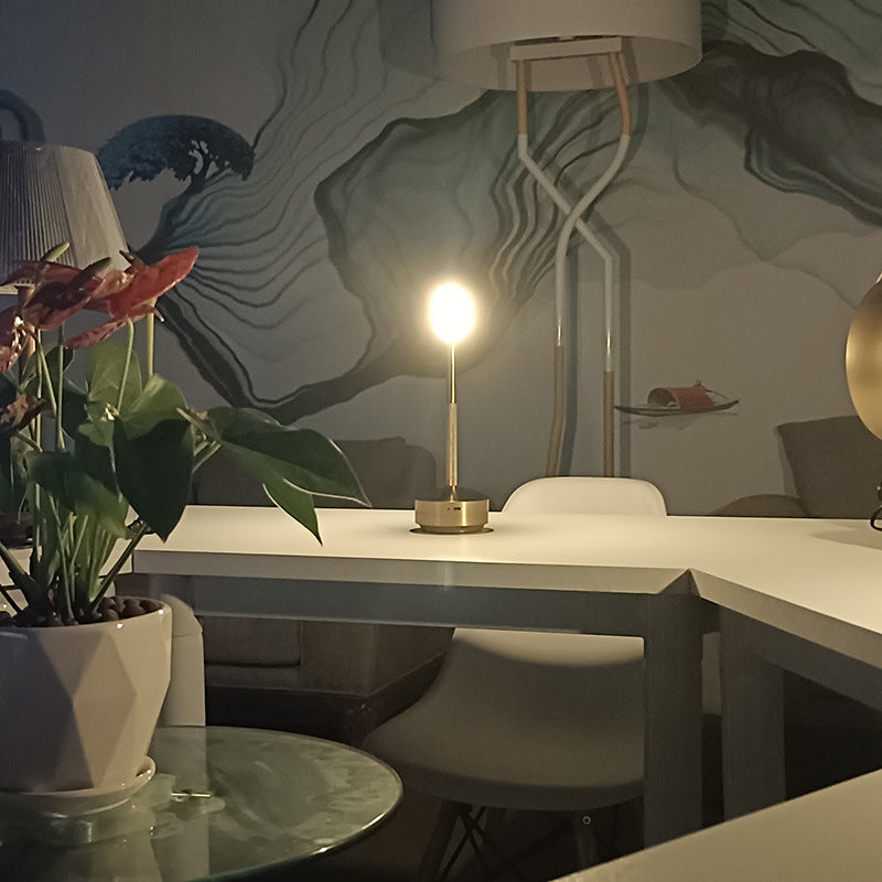 LioraGlow | Draadloze LED Tafellamp – Slimme Besturing & Oogvriendelijk Licht