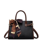 De Christy Handtas Vegan Leer Met Gouden Hardware En Afneembare Schouderband