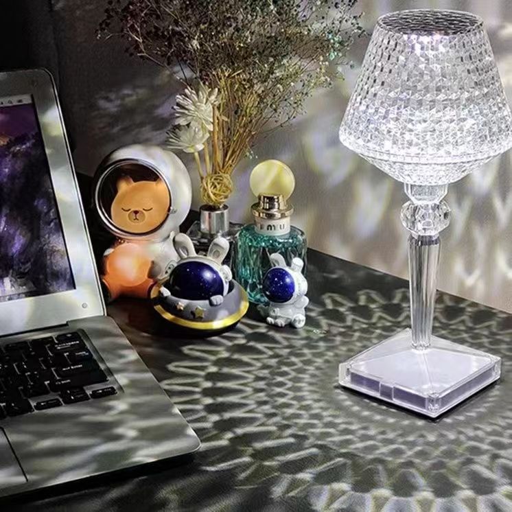 RadiantCrystal - Kristallen LED Tafellamp met Drie Dimbare Verlichtingsopties