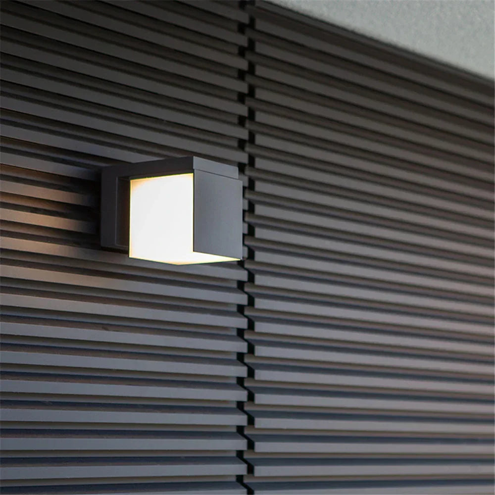 BrightEdge - Stijlvolle LED Wandlamp voor Buitenruimte