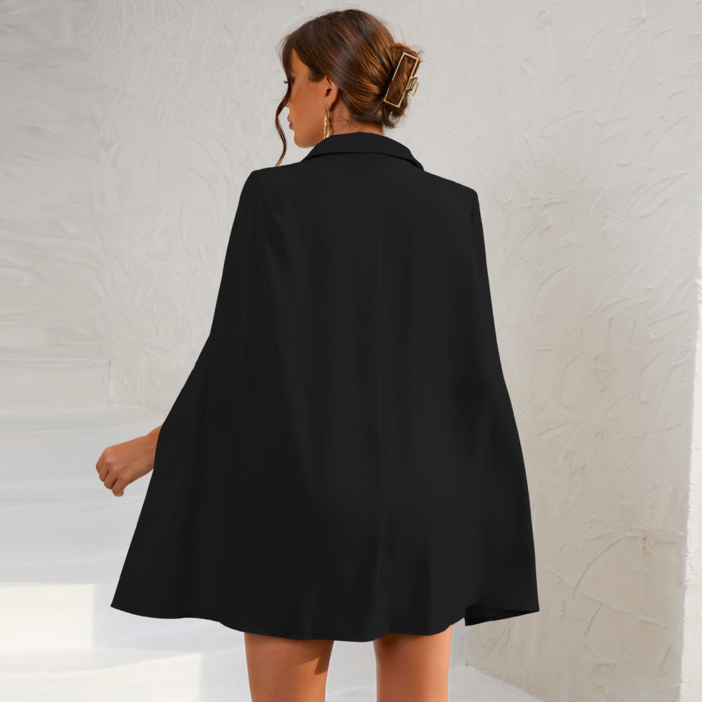 Riley Cape Jurk Luxe Elegante Blazerjurk Voor Gala, Bruiloft en Avondgelegenheden Met Mysterieuze Cape en Gouden Details