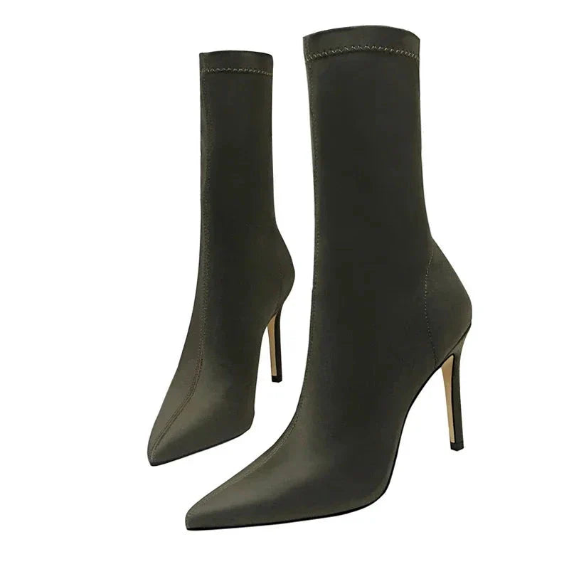 Kai Luxe: opvallende enkellaarsjes met hoge hak en puntige neus