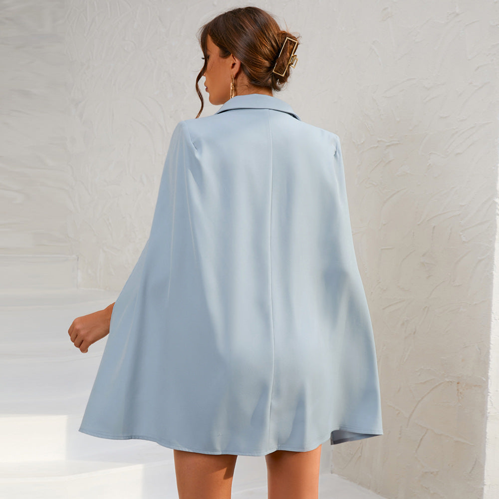 Riley Cape Jurk Luxe Elegante Blazerjurk Voor Gala, Bruiloft en Avondgelegenheden Met Mysterieuze Cape en Gouden Details