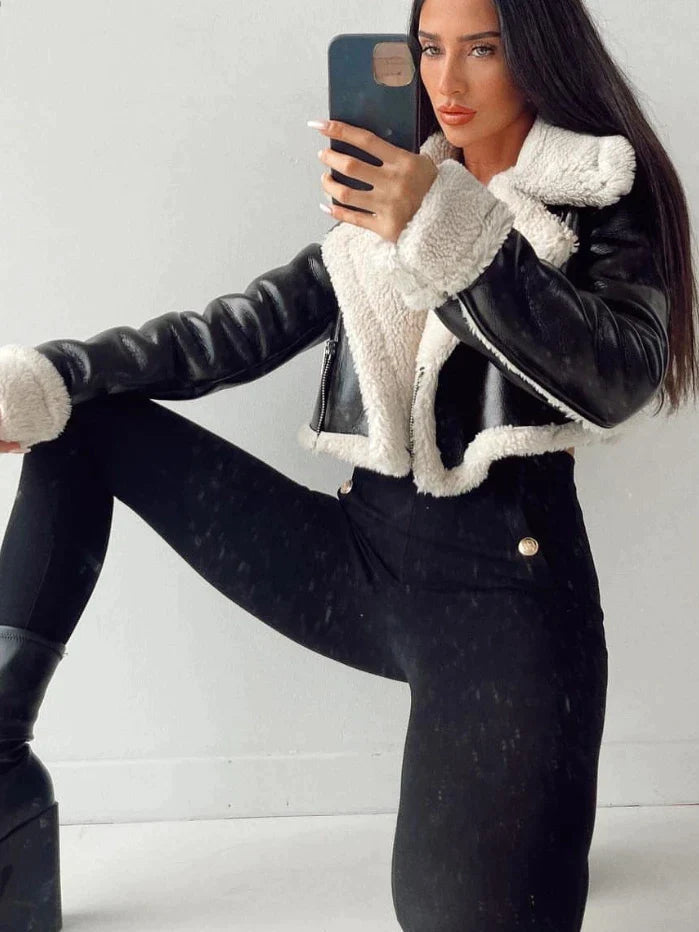 Stoere, met fleece gevoerde korte damesjas 1