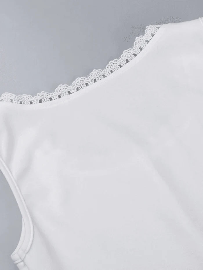 Witte vintage tanktop met knoopjes aan de voorkant en kantversiering 3