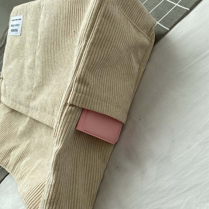 Corduroy Schoudertas Tarina Met Verstelbare Riem En Ruimte Voor Al Uw Belangrijke Spullen