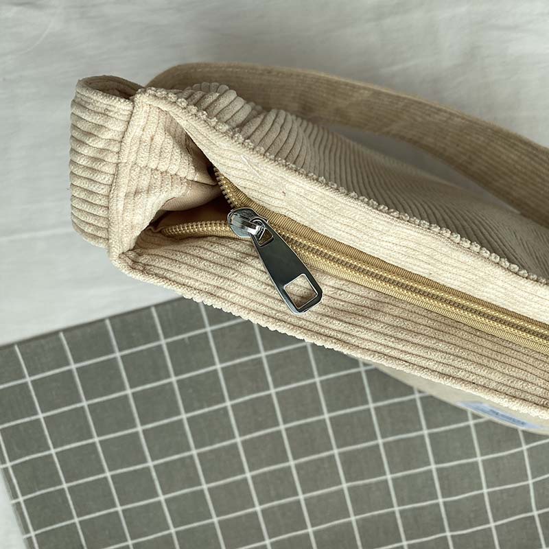Corduroy Schoudertas Tarina Met Verstelbare Riem En Ruimte Voor Al Uw Belangrijke Spullen