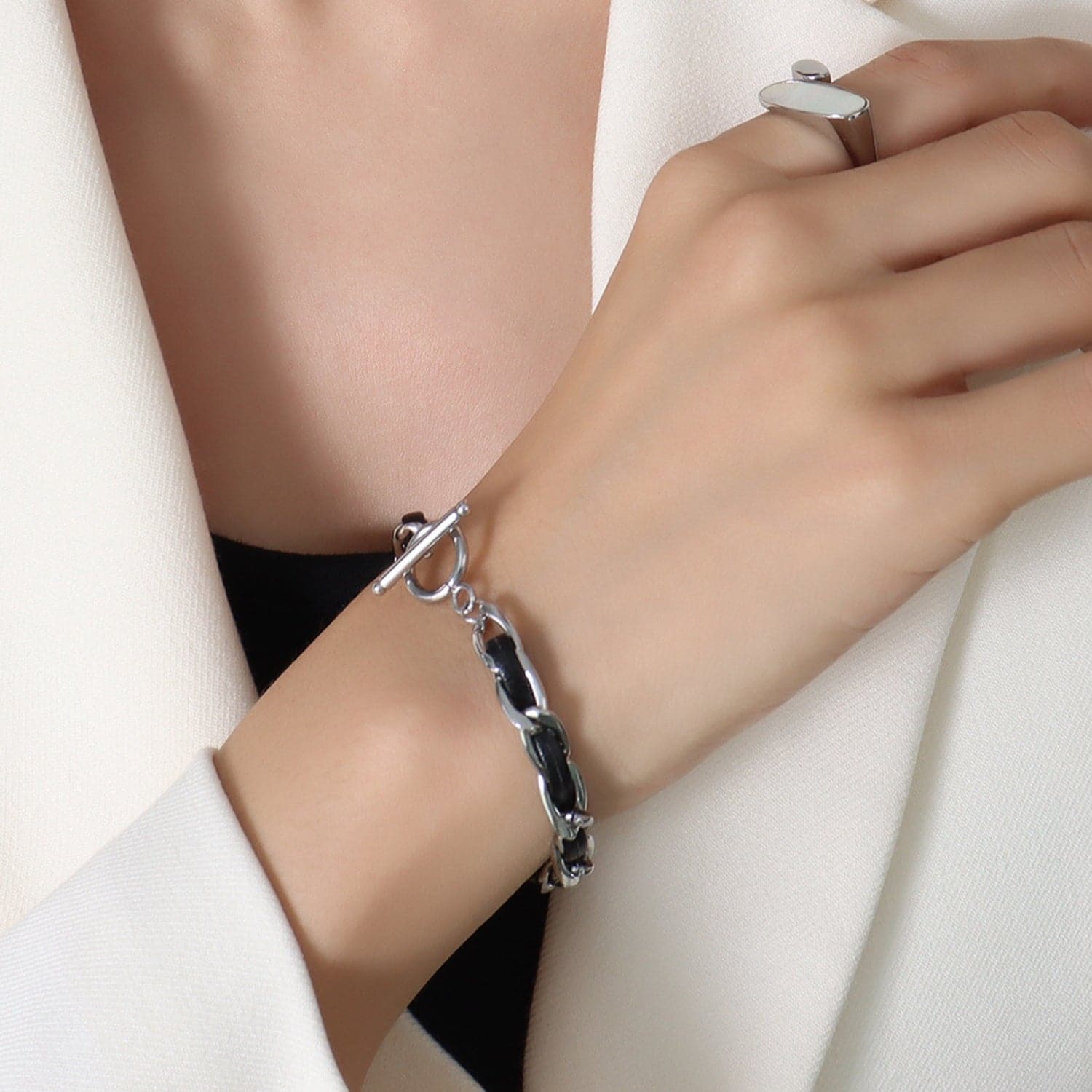 Elegante leren kettingarmband met 18K gouden plating voor stijlvolle aantrekkingskracht