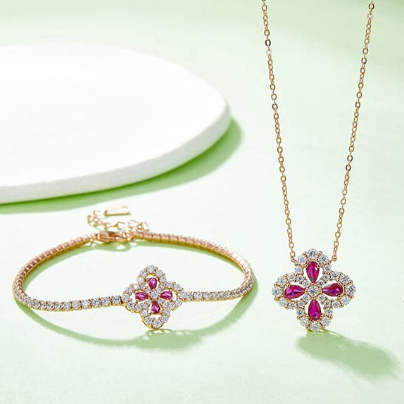 Elegante bloemenvormige armband met lab-gegroeide robijn en sterling zilver