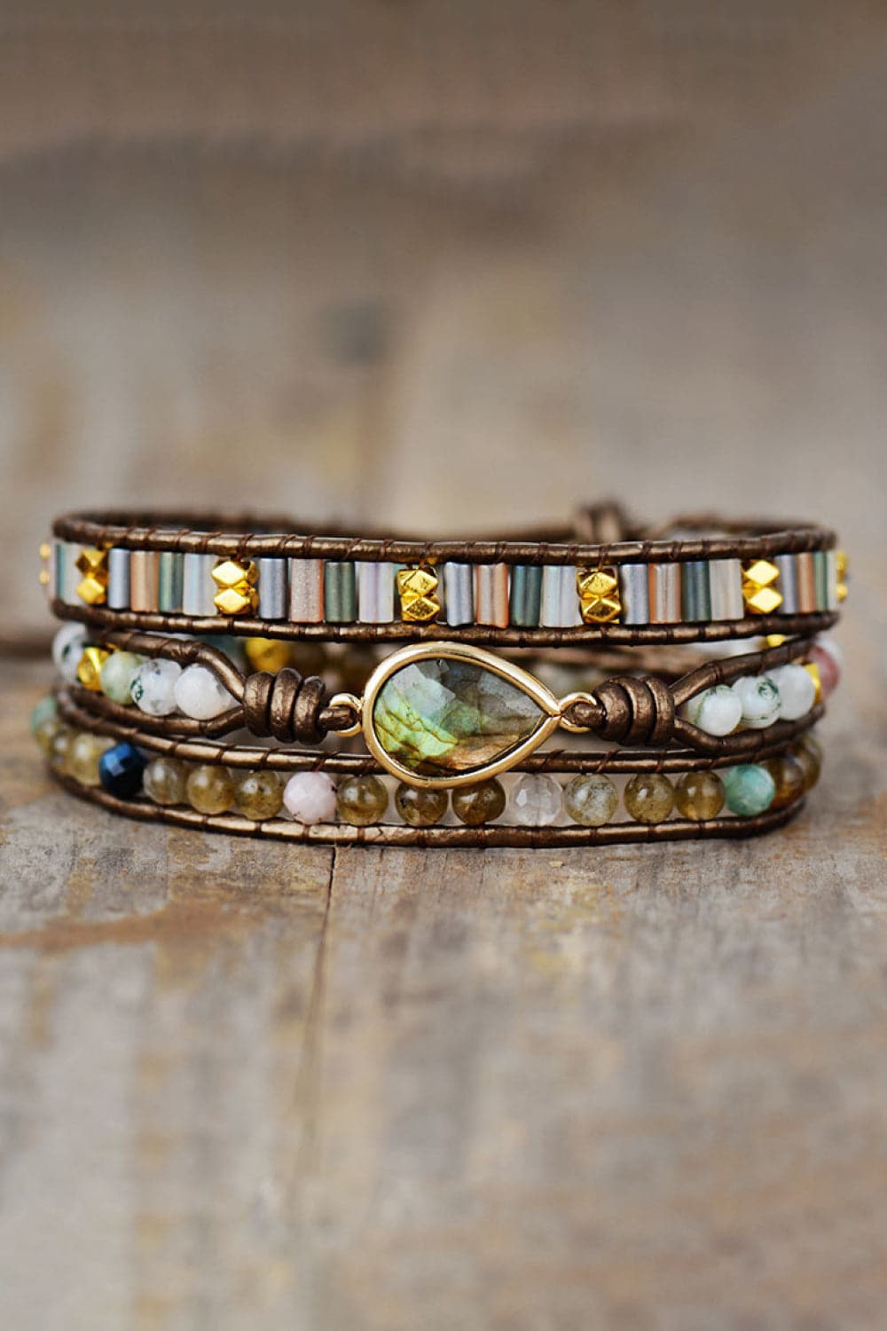 Elegante gelaagde armband met kralen en natuurlijke stenen