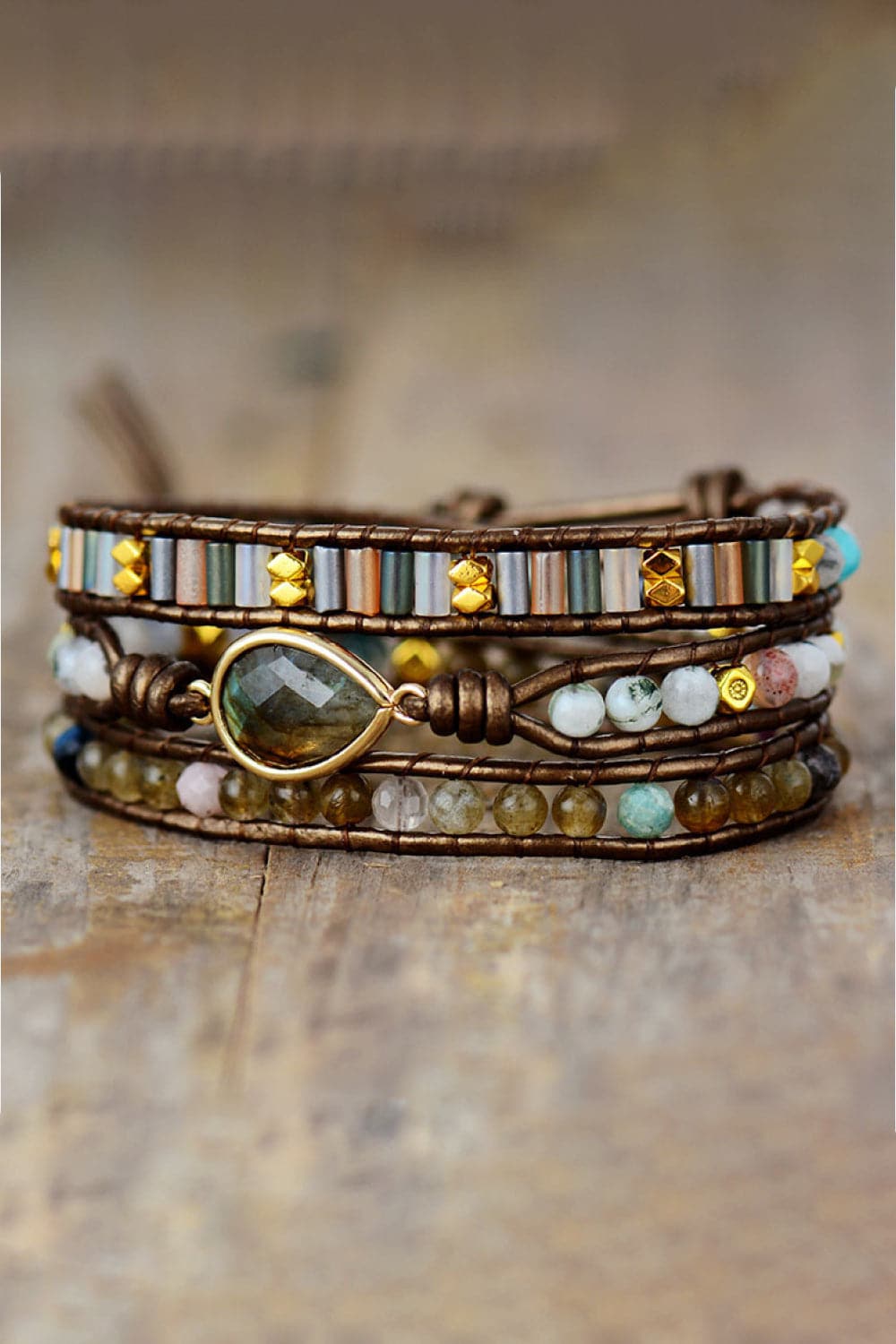 Elegante gelaagde armband met kralen en natuurlijke stenen