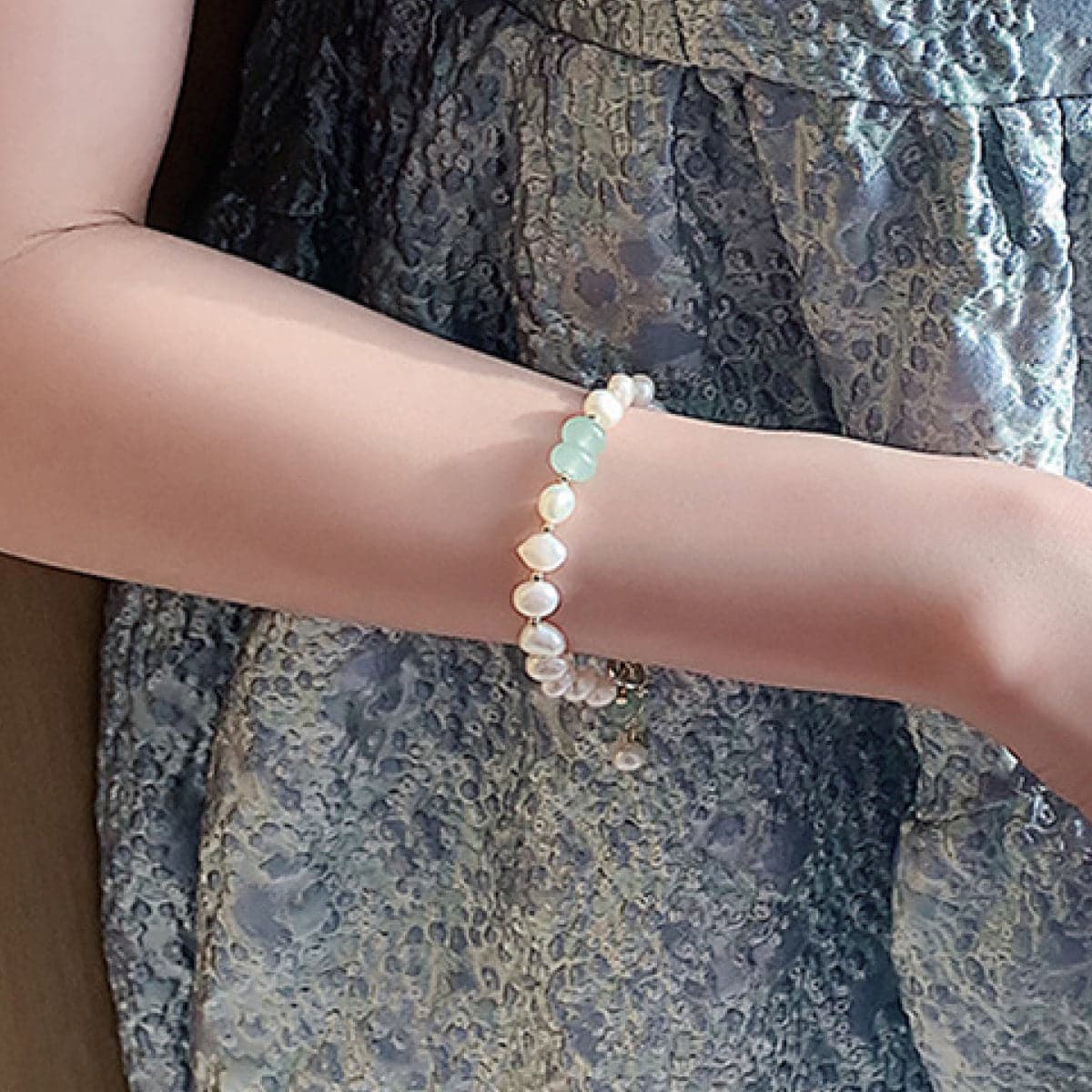 Elegante parel groene stenen charm armband