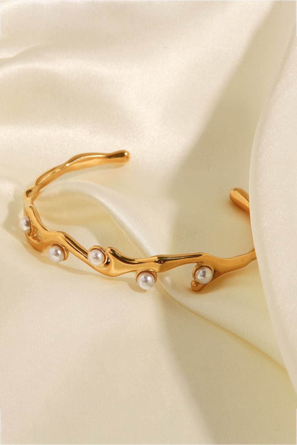 Elegante open cuff armband met synthetische parel