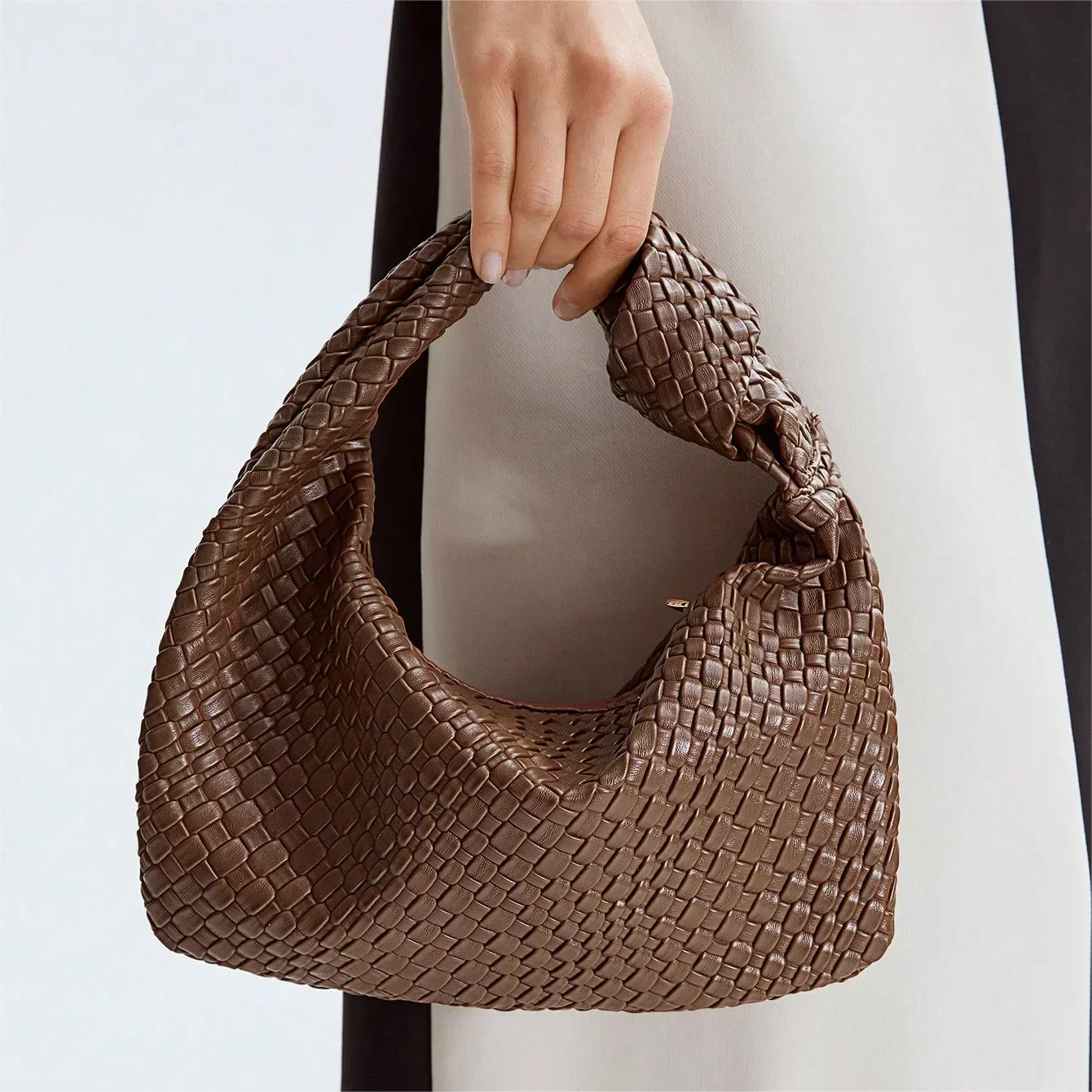 Seraphina - Chic Hobo Tas met Geweven Textuur