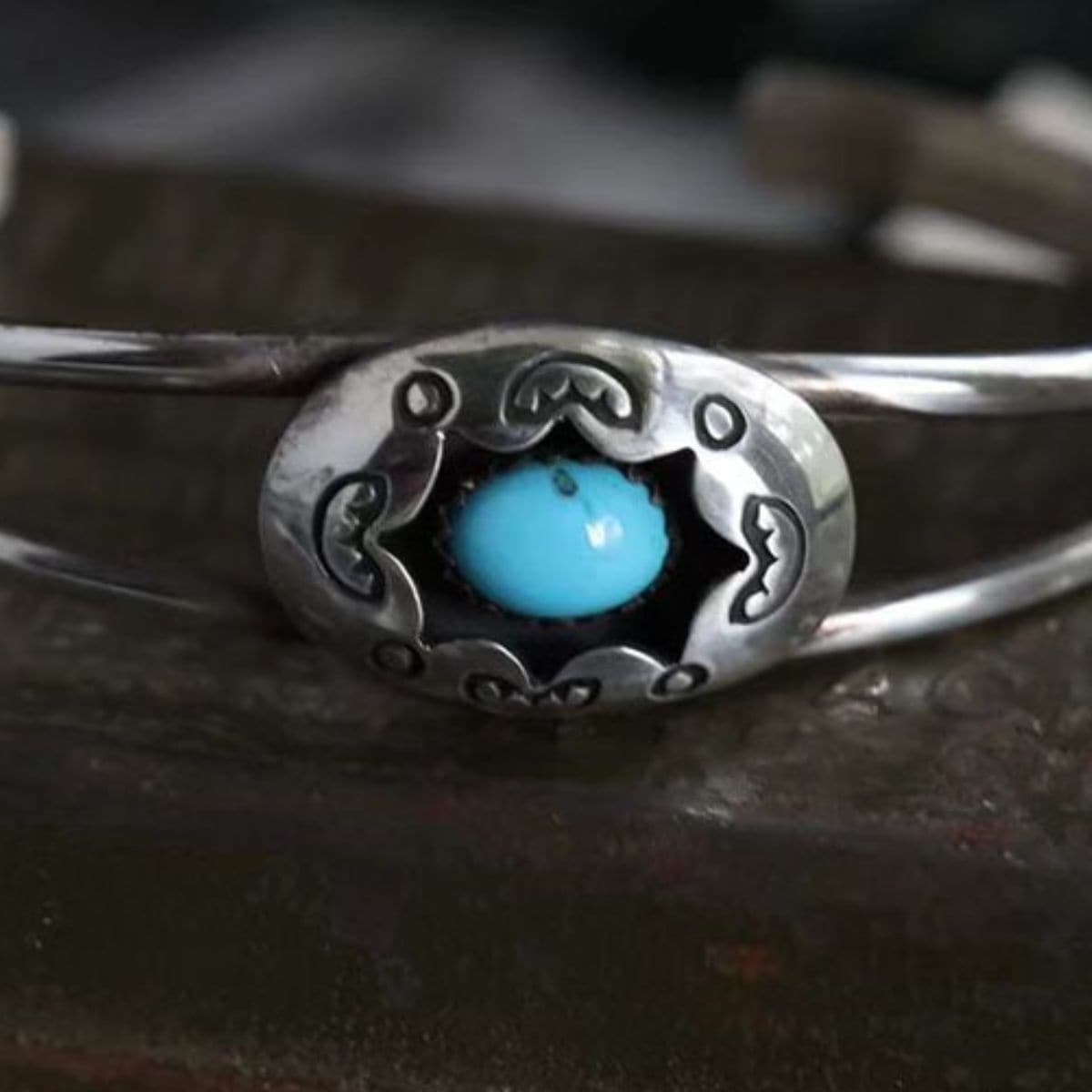 Turquoise charme open cuff armband