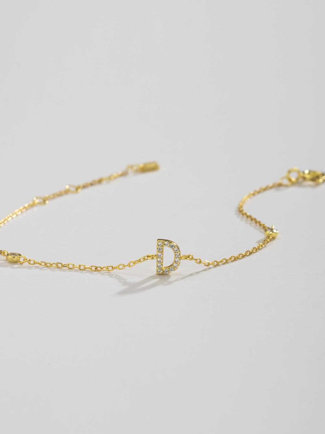Zircon alfabet bedelarmband in 925 sterling zilver