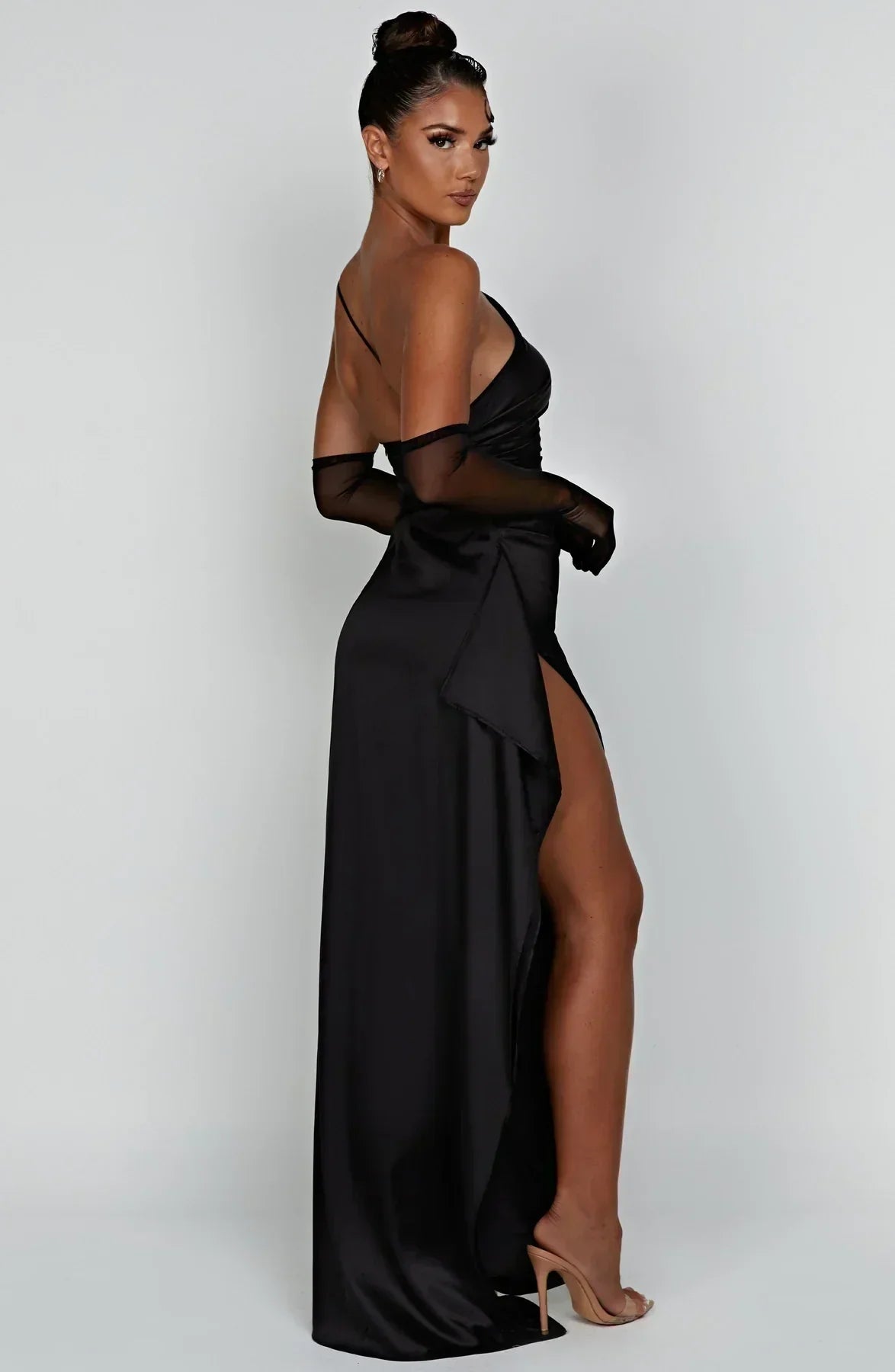 Jurk Satijnen One Shoulder Met Hoge Split En Drapeering