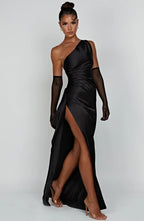 Jurk Satijnen One Shoulder Met Hoge Split En Drapeering