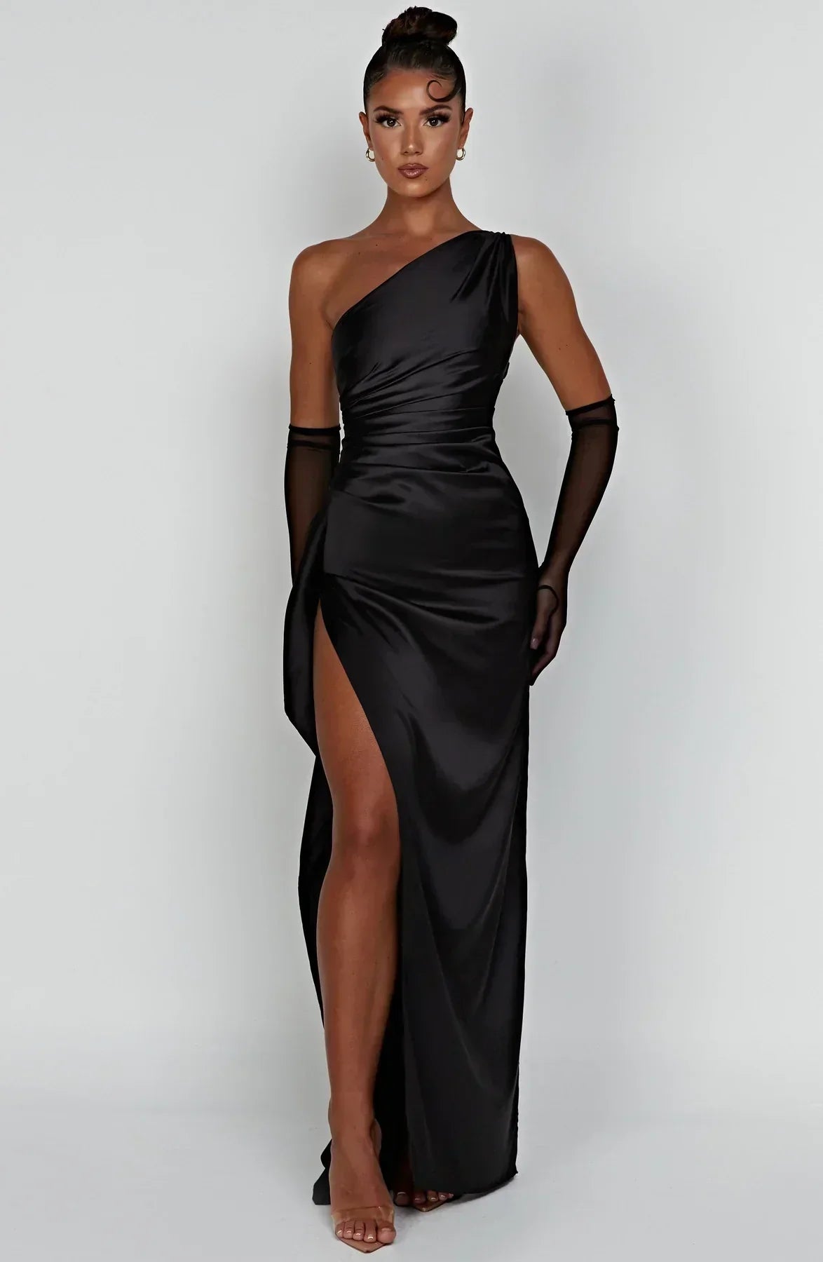 Jurk Satijnen One Shoulder Met Hoge Split En Drapeering