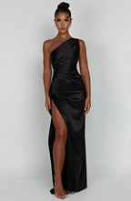Jurk Satijnen One Shoulder Met Hoge Split En Drapeering
