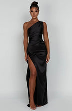 Luxe Satijnen One-Shoulder Splitjurk voor Elegante Avonden en Gala's met Luxe Satijn, Asymmetrisch Schouderontwerp en Hoge Split voor Flatterende Pasvorm